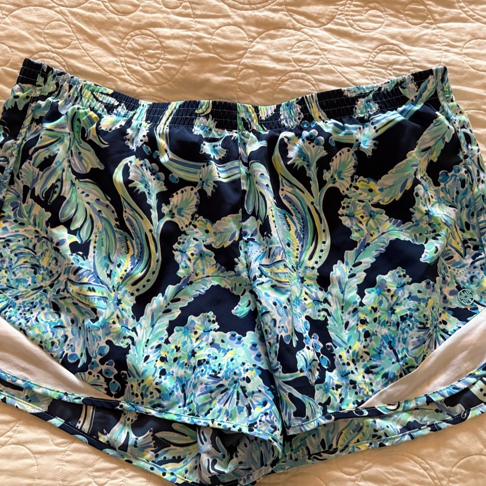 Lilly Pulitzer Luxletic Ocean Trail Shorts - Size XL - “Shell of a Party” Print